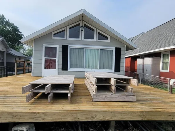 2022 Wolfs Point Dr, Rochester, IN 46975