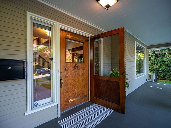 5th image of 938 18th Ave E