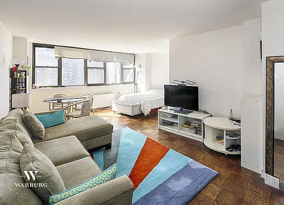 Rented by Warburg | media 8