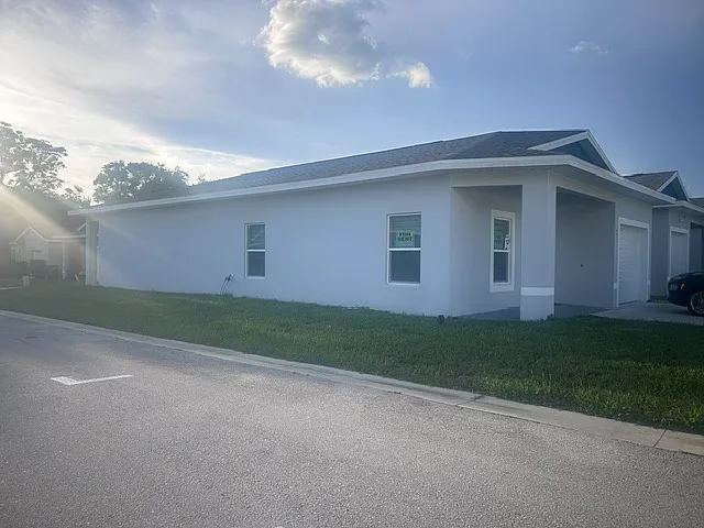 3 bed, 1330 sqft, $1,695 — Photo 2