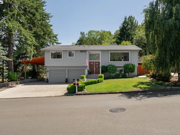 1925 NW Sunberry Dr, Roseburg, OR 97471