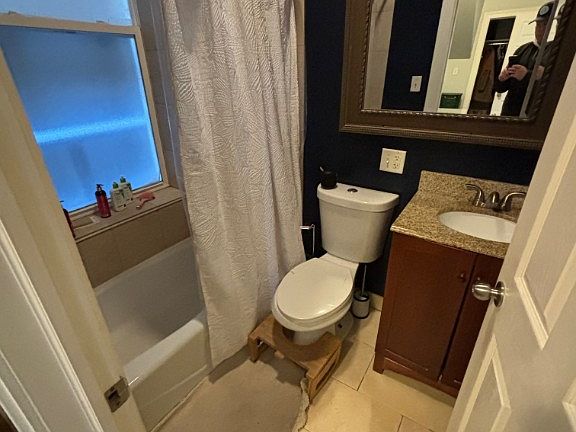 2nd image of 1846 W 18th St #1F