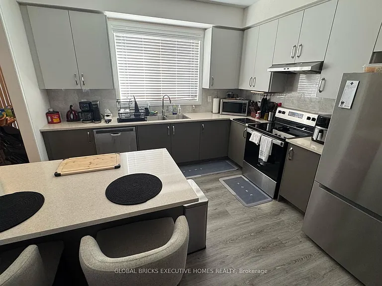 42 Ambereen Pl E — Photo 11