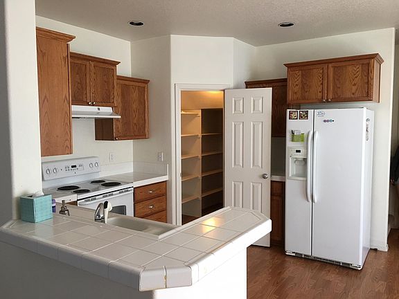 3rd image of 1128 SE Alika Ave