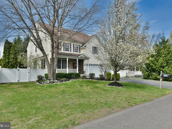 1220 Oakland Ave, Levittown, PA 19056