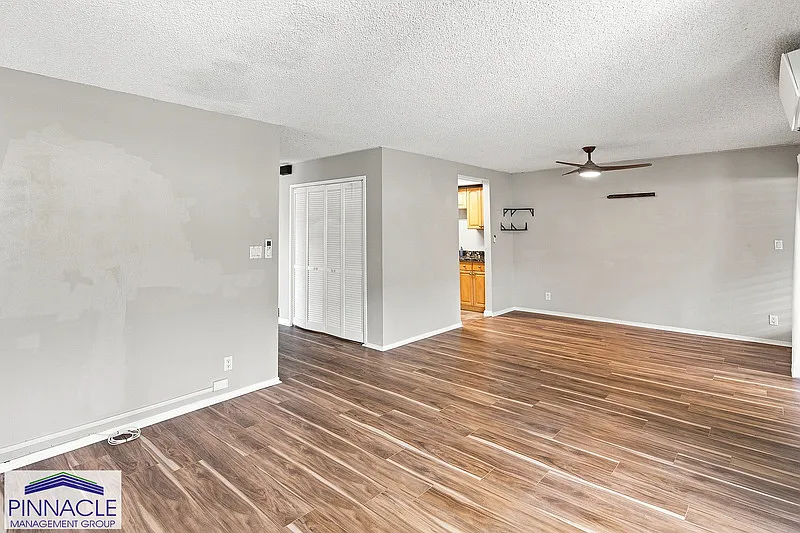 3 bed, 2.5 bath, 1650 sqft, $4,300 — Photo 2