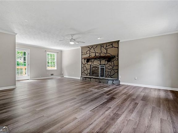 5th image of 4752 Forest Glen Ct NE