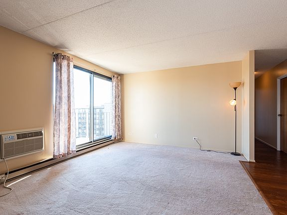 5th image of 9731 N Fox Glen Dr APT 6F
