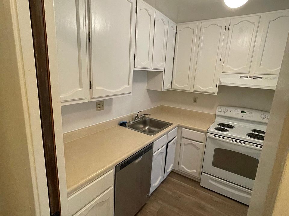 1st image of 275 12th Ave #2