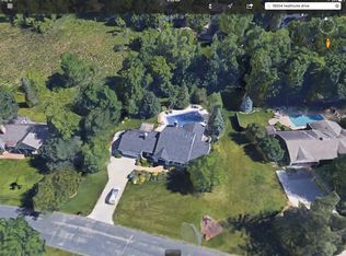 18504 Heathcote Dr, Deephaven, MN 55391