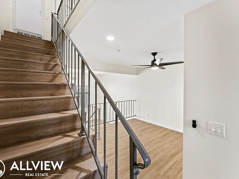 2418 Huntington Street — Photo 18