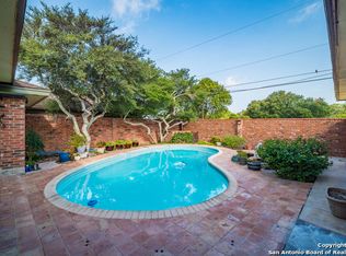 221 Fenwick Dr, Windcrest, TX 78239