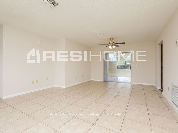 3rd image of 935 Clayton Dr