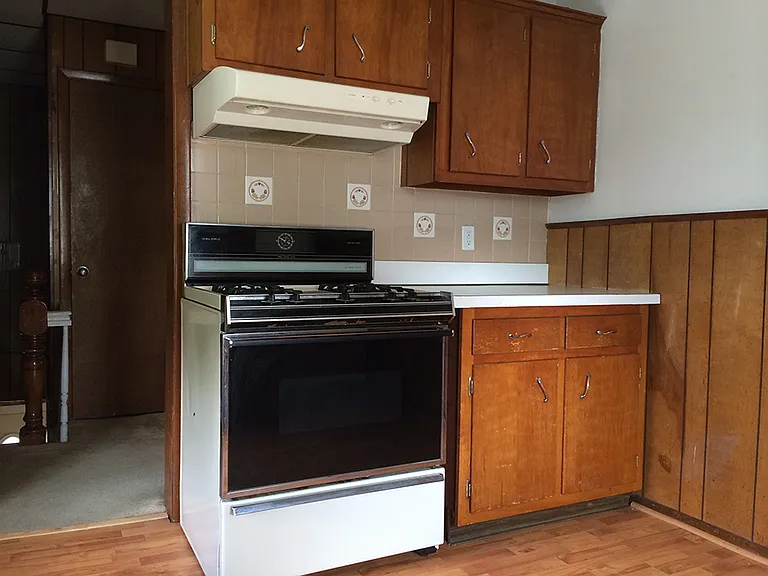 104 Hudson Ave — Photo 5