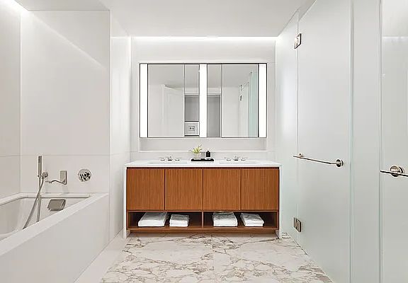 2nd image of 1289 Lexington Ave Unit 4B
