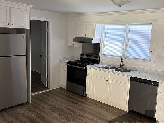 3rd image of 517 Woodward Ave