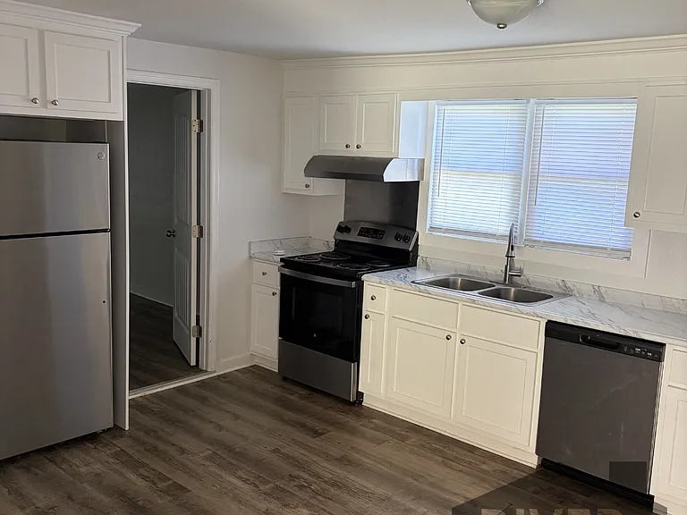 517 Woodward Ave — Photo 3