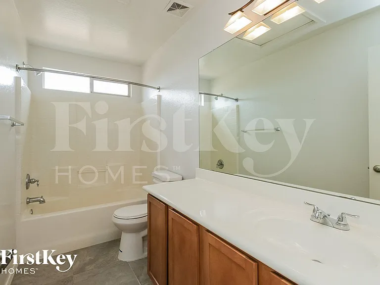 1730 E Maddison Cir — Photo 12