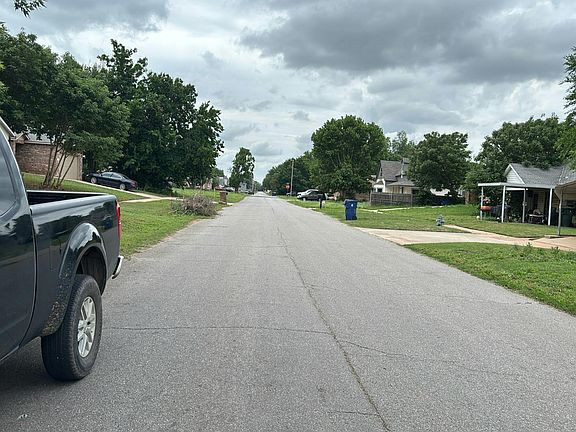 5th image of 302 W Illinois Ave