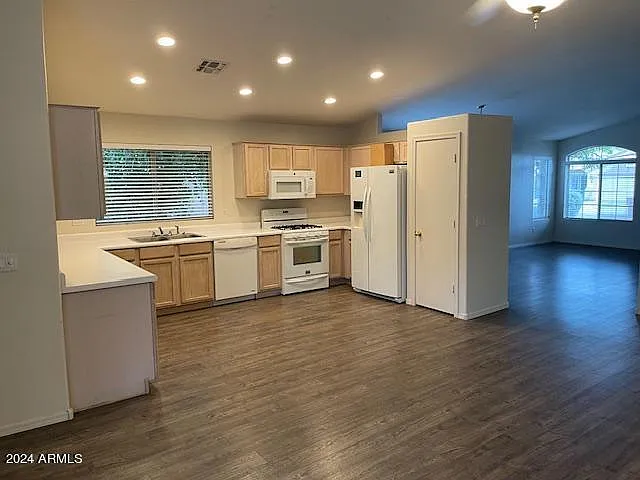 8006 W Adam Ave — Photo 4