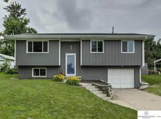 485 Valley Dr, Springfield, NE 68059