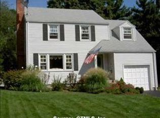 34 Ledgewood Rd, West Hartford, CT 06107