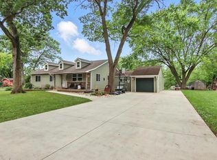 521 S 6th St, Silver Lake, WI 53170