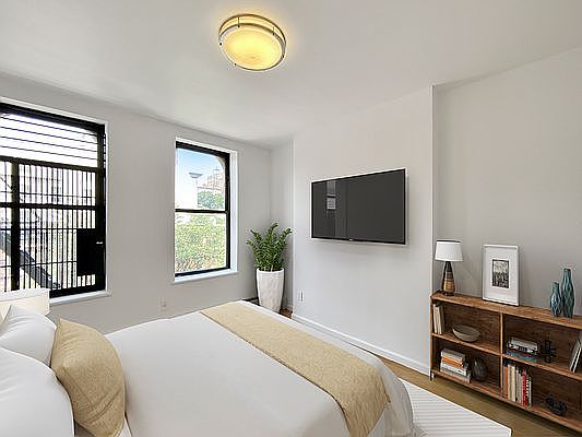3rd image of 392 Manhattan Ave APT 4A