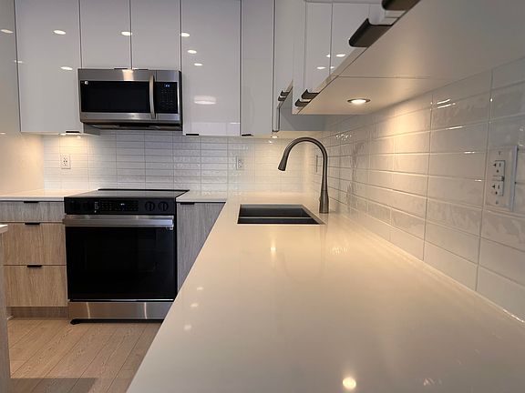 5th image of 11655 Fraser St #513