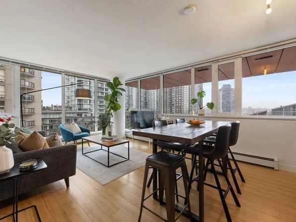 1325 Rolston St #609, Vancouver, BC V6B 0M2