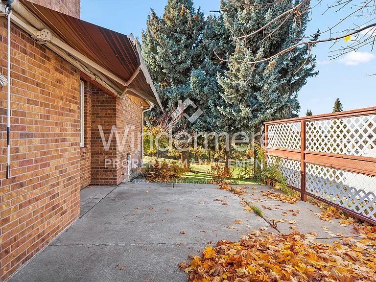 10435 N Iroquois Ct — Photo 32
