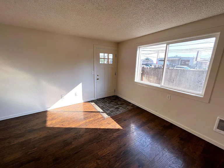 765 SE Russell St — Photo 4