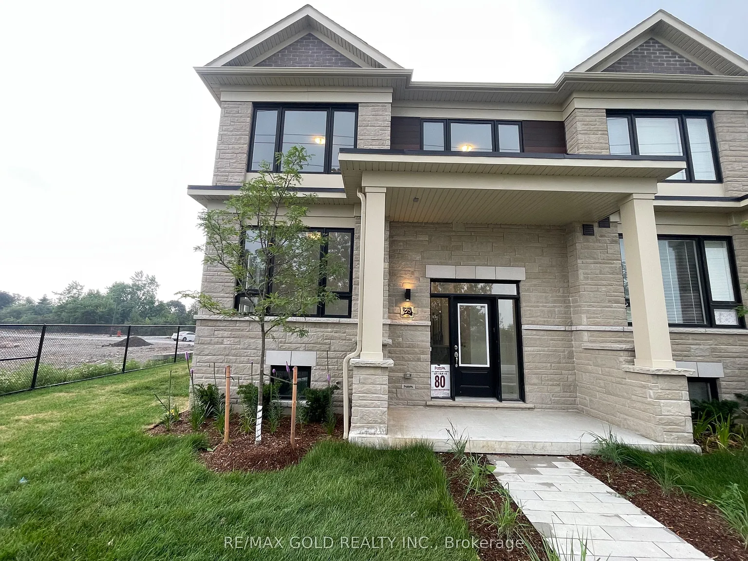 4 bed, $2,800 — Photo 1