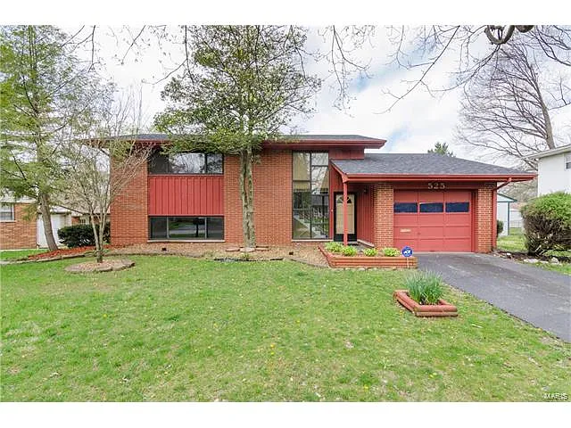 525 Longview Dr photo 1