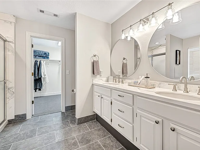 701 SW Maidstone Ave — Photo 16