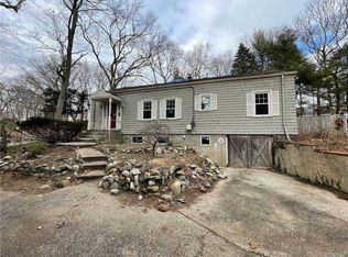 409 Landing Ave, Smithtown, NY 11787
