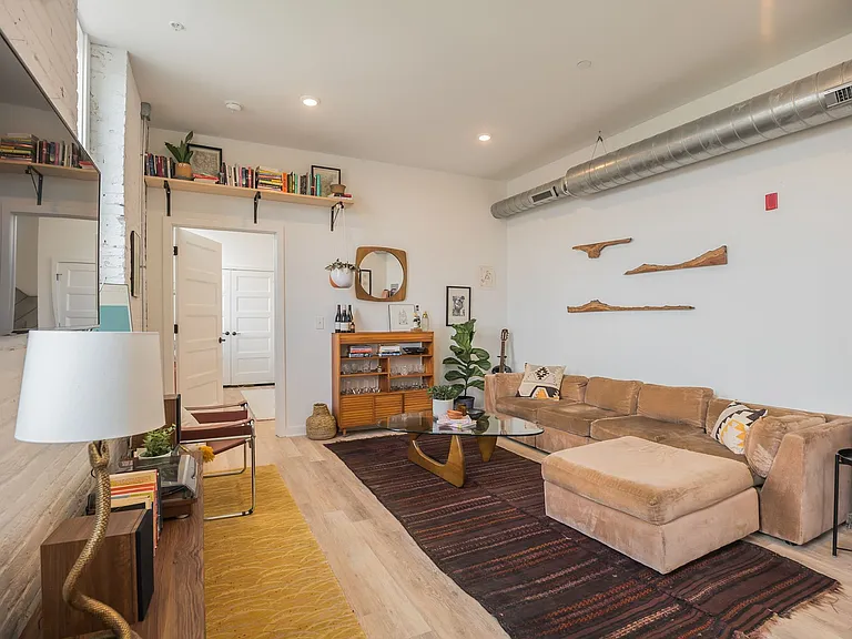 Bromley Dwelling — Photo 7