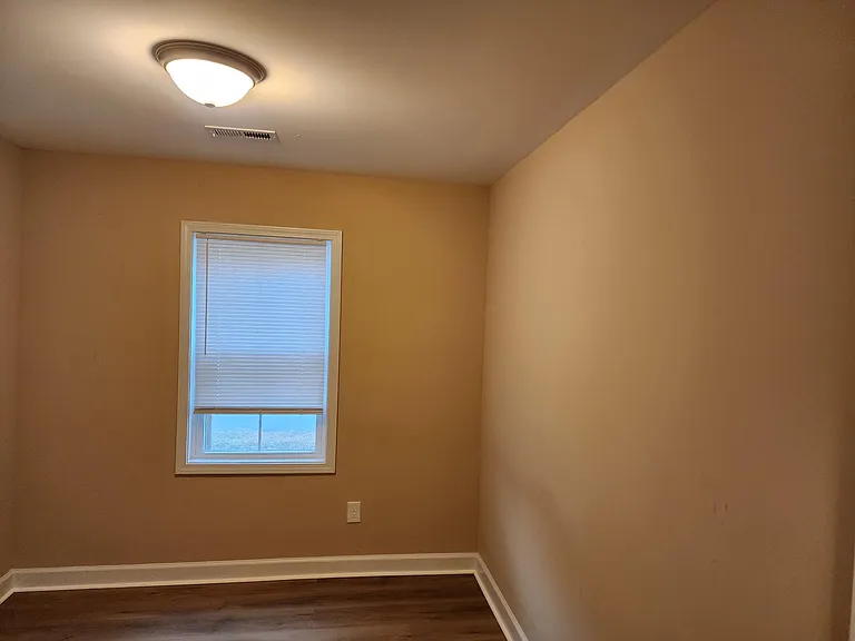 205 E Brown St — Photo 9