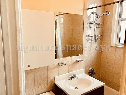 Rented by Signature Spaces NYC Corp | media 32