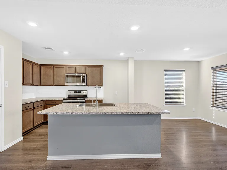 114 Harvard Blvd — Photo 28