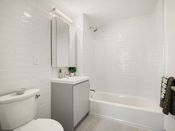 5th image of 98-10 63rd Rd #2101