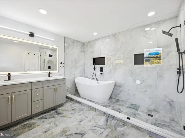 5 S Syracuse Dr, Cherry Hill, NJ 08034