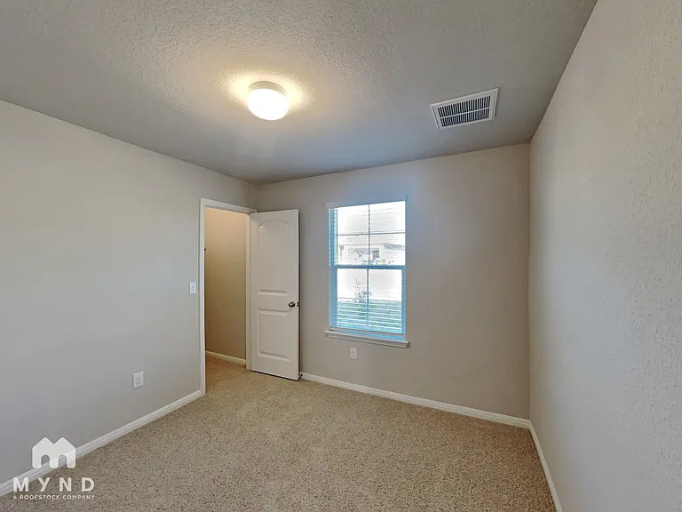 10808 Seguin St — Photo 9