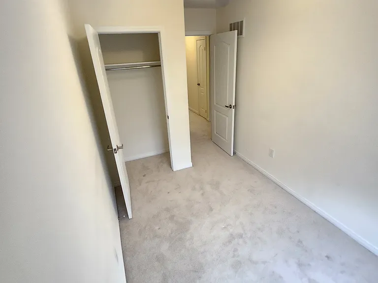 527 Old Harwood Ave E — Photo 7