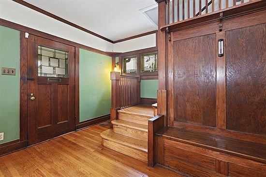 4th image of 704 S Grove Ave