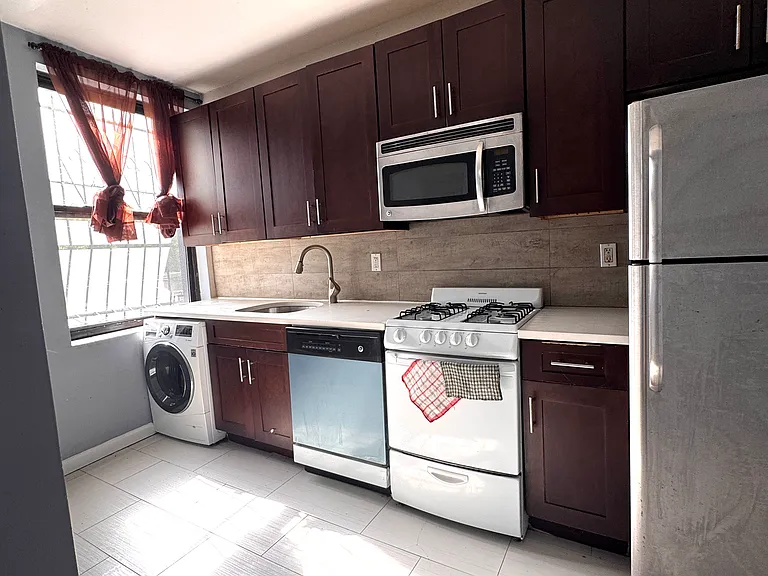 820 Riverside Dr #1A — Photo 3