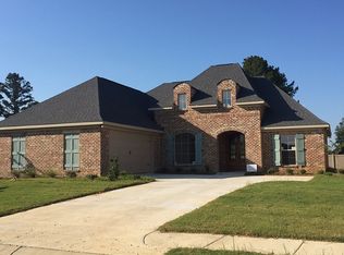 318 Royal Pond Cir, Flowood, MS 39232