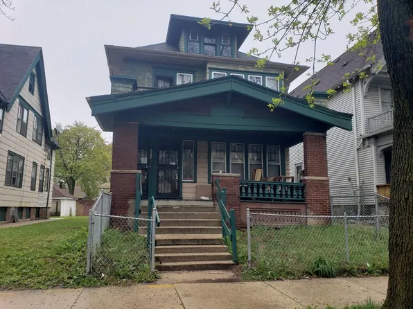 2366 N 44th St, Milwaukee, WI 53210