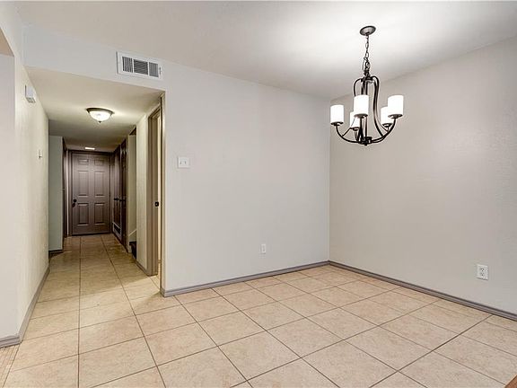 5th image of 3128 Willowbrook Ct