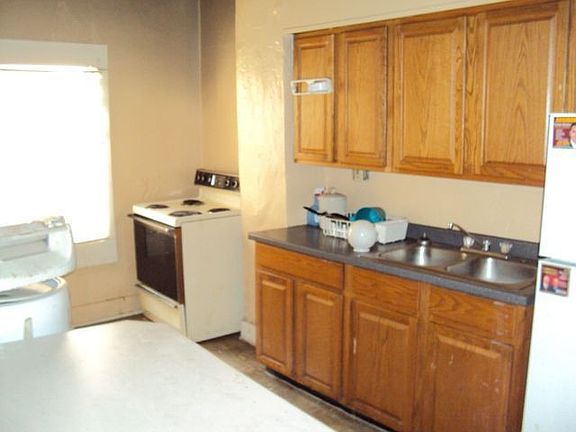 3rd image of 1041 E Union St